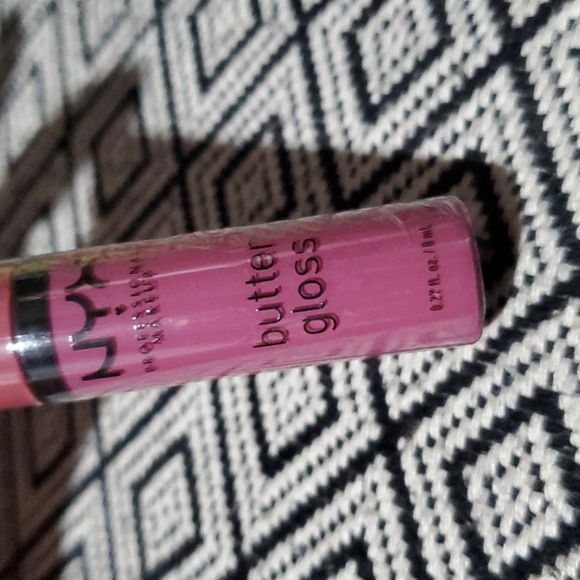 NYX Butter Gloss BLG15 Angel Food Cake - Picture 7 of 9